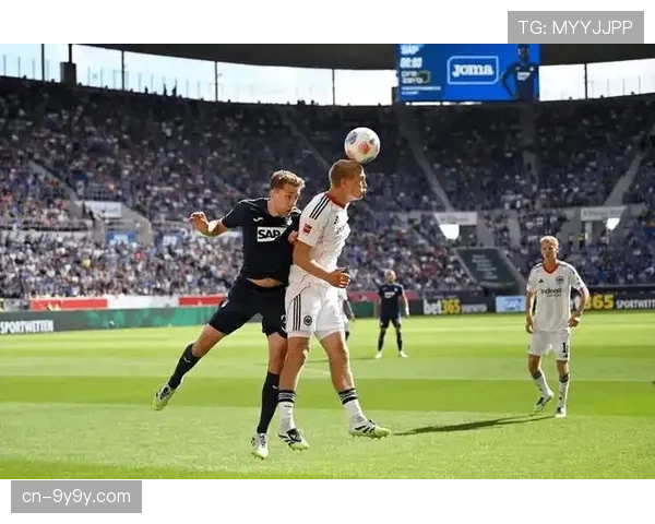 弗赖堡主力前锋因在个人直播中泄露球队战术板细节,遭俱乐部内部处罚 弗赖堡主力前锋因在个人直播中泄露球队战术板细节,遭俱乐部内部处罚