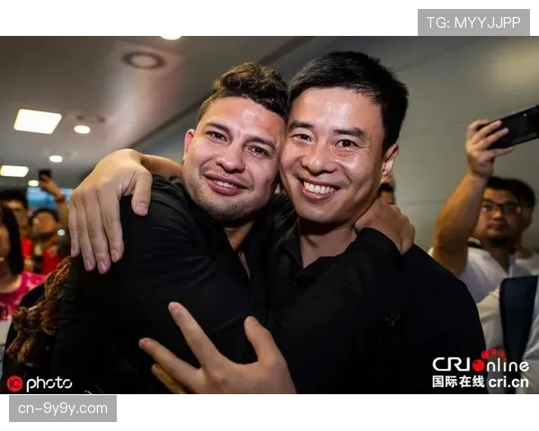 柏林联合球迷在主场立看台举办告别仪式，送别功勋主帅
